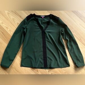 Vince Camuto Green Blouse Size S Black Trim V-Neck Workwear Minimalist Top